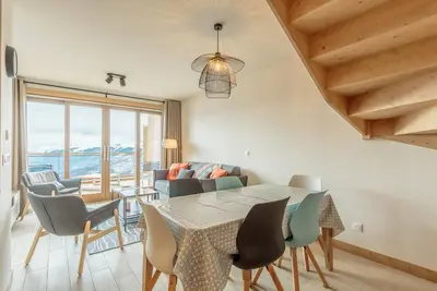 Image de 1er étage, remise en forme, piscine, sauna, hammam, terrasse, parking, télévision, casier à ski