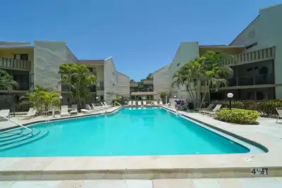 Image de Énorme piscine chauffée ❤ À quelques pas de la plage, montez un chariot Gratuit autour de la clé!