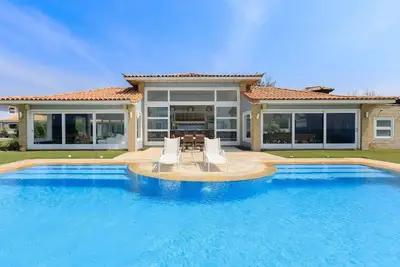 Image de Buz043 - Villa de luxe avec piscine en front de mer Ă Buzios