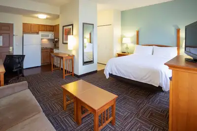 Image de Petit déjeuner gratuit. Piscine et bain à remous. Navette gratuite pour Mall of America. Idéal pour les voyageurs d'affaires!