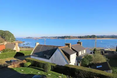 Image de Appartement 3* Vue Mer 4 personnes et Wifi au centre de Tregastel
