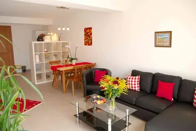 Image de Maison de vacances spacieuse (70 m²) avec trois chambres et une terrasse ensoleillée