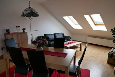 Image de Maison de vacances spacieuse (100 m²) dans les combles avec vue sur les vignes