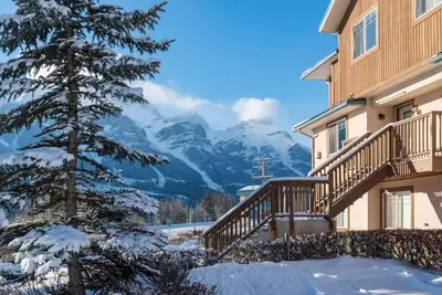 Tout neuf! 2 condos côte à côte avec bain à remous + vues épiques + laissez-passer de parc Gratuit