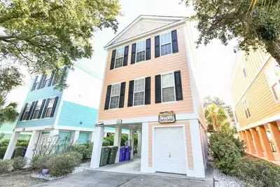 Image de 4 Br Beach House with Private Pool! Sunny in Surfside