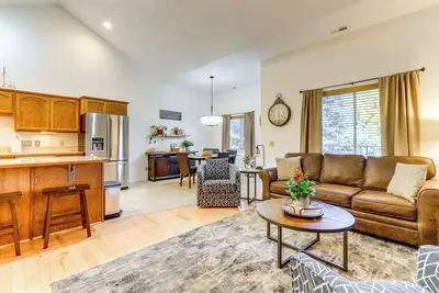 Image de Nouveau! Condo moderne Coeur D'Alene, Ă pied du centre-ville!
