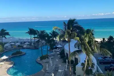 Image de Luxury Suite on the Ocean at Resort in Sunny Isles