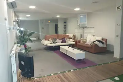 Image de Modern interior diaphanous apartment\/suite with capacity for 6 people.