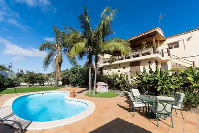Image de 5br Home - Pool Parking & Tennis Court