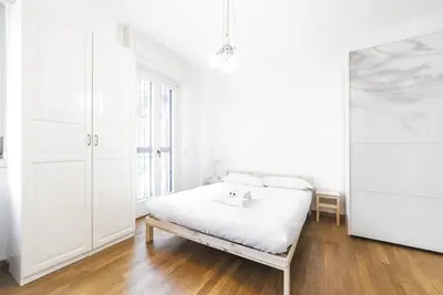 Appartement spacieux et élégant de 170 m² pour 6 personnes juste à l'extérieur du centre de Milan.