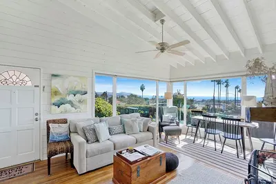 Image de Beach Cottage - Incroyable vue panoramique sur l'océan partout et jardin luxuriant
