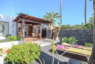 Image de Maison de vacances \"Bungalow Playa Bastián\" avec Wi-Fi, jardin, terrasse et piscine