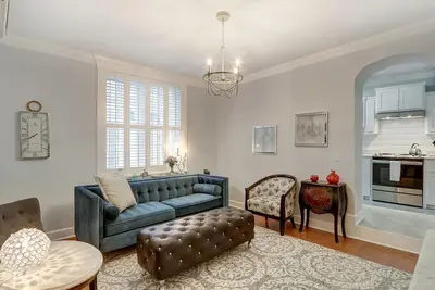Image de Reposez-vous bien avec Southern Belle à Savannah Ga au \"Liberty St Retreat\"
