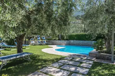 Image de Appartement 'Residence La Pergola Trilocale' avec vue sur la montagne, Wi-Fi et climatisation