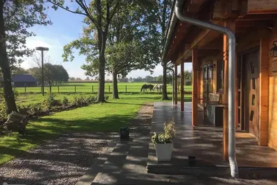 Image de Belle villa en bois \"Albert\" avec Wi-Fi, Jardin, Balcon, Terrasse
