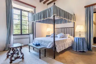 Chambre romantique dans la maison d'hôtes \"Son Vivot\" avec piscine, terrasses et Wi-Fi