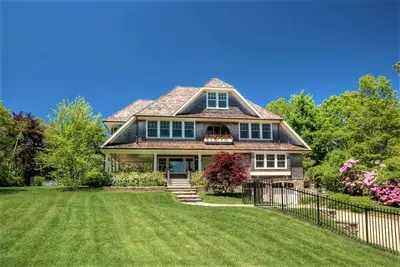 Image de Retraite luxueuse fermée de 4 chambres avec vue sur la baie