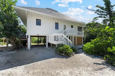Image de 57 Sunset Captiva 2 Bedroom / 2 Bath  in the heart of Captiva!