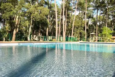 Image de Appartement dans une maison de vacances avec Wifi, piscine, climatisation, Tv, terrasse, parking