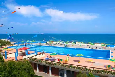 Image de Bel appartement dans une maison de vacances avec Wifi, climatisation, piscine, terrasse, parking