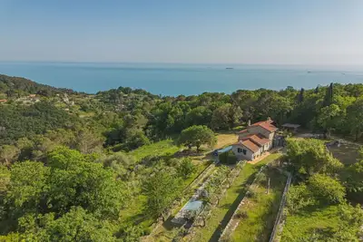Image de Merveilleuse maison de vacances privée pour 6 personnes avec Wifi, Tv, terrasse et parking