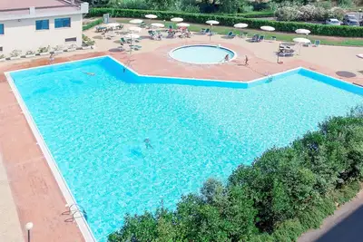 Image de Joli appartement avec Wifi, climatisation, piscine, Tv, terrasse, animaux admis et parking