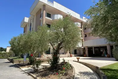 Image de Joli appartement avec Wifi, piscine, climatisation, Tv, terrasse, animaux admis et parking