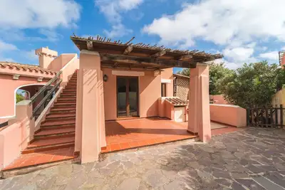 Image de Splendide villa de deux étages au centre avec terrasses, vue sur mer et climatisation.
