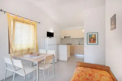 Image de Cosy Apartment “I Tigli 1” in Town Centre with Terrace & Garden; Parking Available