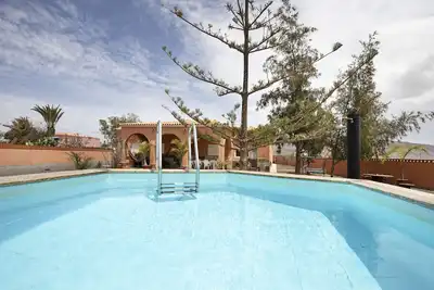 Image de Maison de campagne \"Abundia House\" avec terrasse, vue sur la montagne et piscine