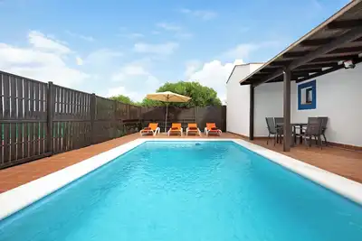 Image de Charmante villa \"Susana\" avec vue sur les montagnes, jardin, terrasse et piscine
