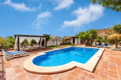 Image de Maison de campagne climatisée avec piscine, terrasse et Wi-Fi
