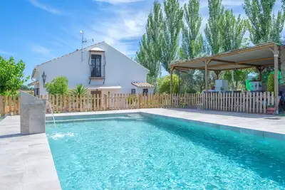 Image de Maison de vacances Villa Victoria avec jardin, piscine d'eau salée, terrasse et Wi-Fi