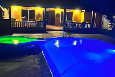 Image de Villa tranquille Ă Vista Malpei avec grande piscine, jacuzzi, terrasse, jardin et Wi-Fi