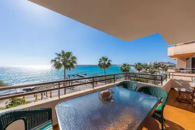 Image de Appartement central sur la promenade de plage avec Wi-Fi et vue sur mer