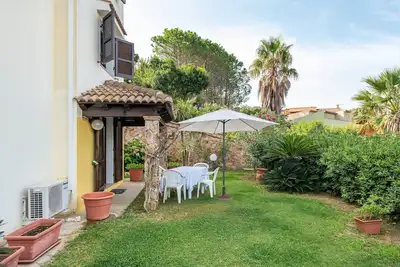 Image de Maison confortable \"Chia C\" près de la plage avec vue sur la mer et jardin