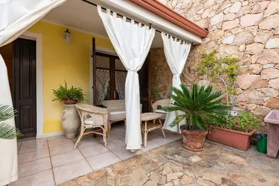 Belle villa \"Chia\" proche de la plage avec vue sur mer et jardin
