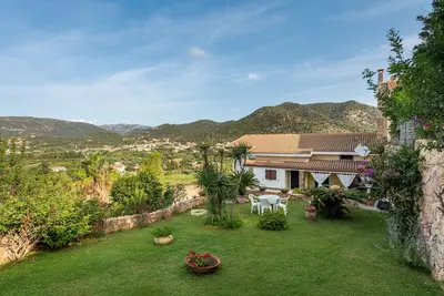 Image de Maison paisible \"Chia Grande\", prorche plage, avec vue mer et jardin. Parking dans la rue.