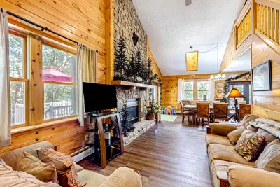 Image de Nouvelle Liste! Superbe maison avec vue sur le lac, foyer, bain Ă remous-Dog-friendly!