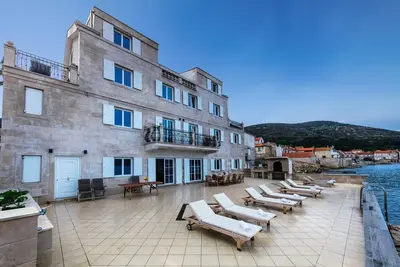 Image de Villa Zagre Palace - Villa de 9 chambres - Villa traditionnelle en bord de mer - Parfait pour les gr