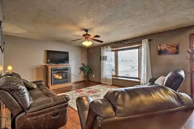 Image de Nouveau! Maison familiale tranquille - 14 Mi à Springfield!