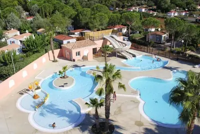 Image de Mobil-home à Bessan avec piscine commune