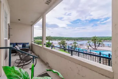 Image de Lake Views and Resort Amenities with Indoor Pool, Hot Tub, Sauna, Fitness Center, Tennis Court