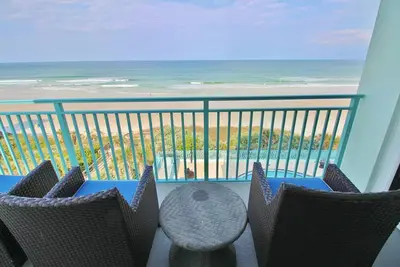 Image de Superbe condo en bord de mer dans un complexe de luxe