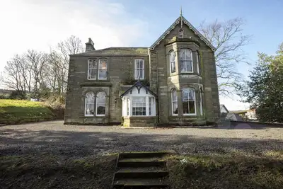 Image de 6 Bedroom Home - Newton Manor House