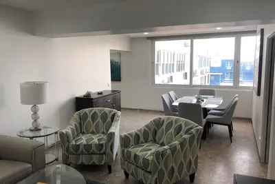 Image de Trois chambres à coucher deux salles de bain complètes sur Ashford Avenue Demi pâté de maisons de la plage.