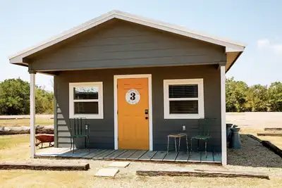 Image de 03 Ruby Redbird - Cottage Carmine avec vue sur la campagne