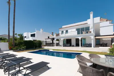 Image de 09 - 5 Bed Luxury Villa walking distance to the be