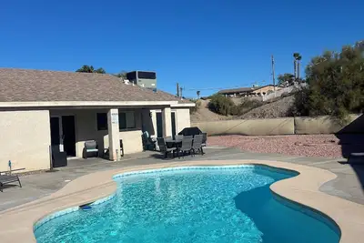 Image de Maison de 3 chambres / 2 salles de bain avec piscine près du centre-ville et du parc d'État Havasu