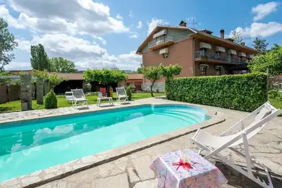 Confortable appartement pour 4 personnes avec piscine, Wifi, climatisation, Tv, patio et parking